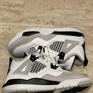 Jordan 4 Retro “Pre School” White and Black Sneakers